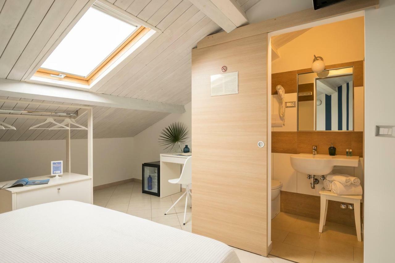 Civico 64 Bed & Breakfast In Mansarda 帕尔米 外观 照片