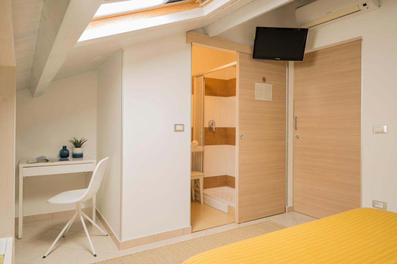 Civico 64 Bed & Breakfast In Mansarda 帕尔米 外观 照片