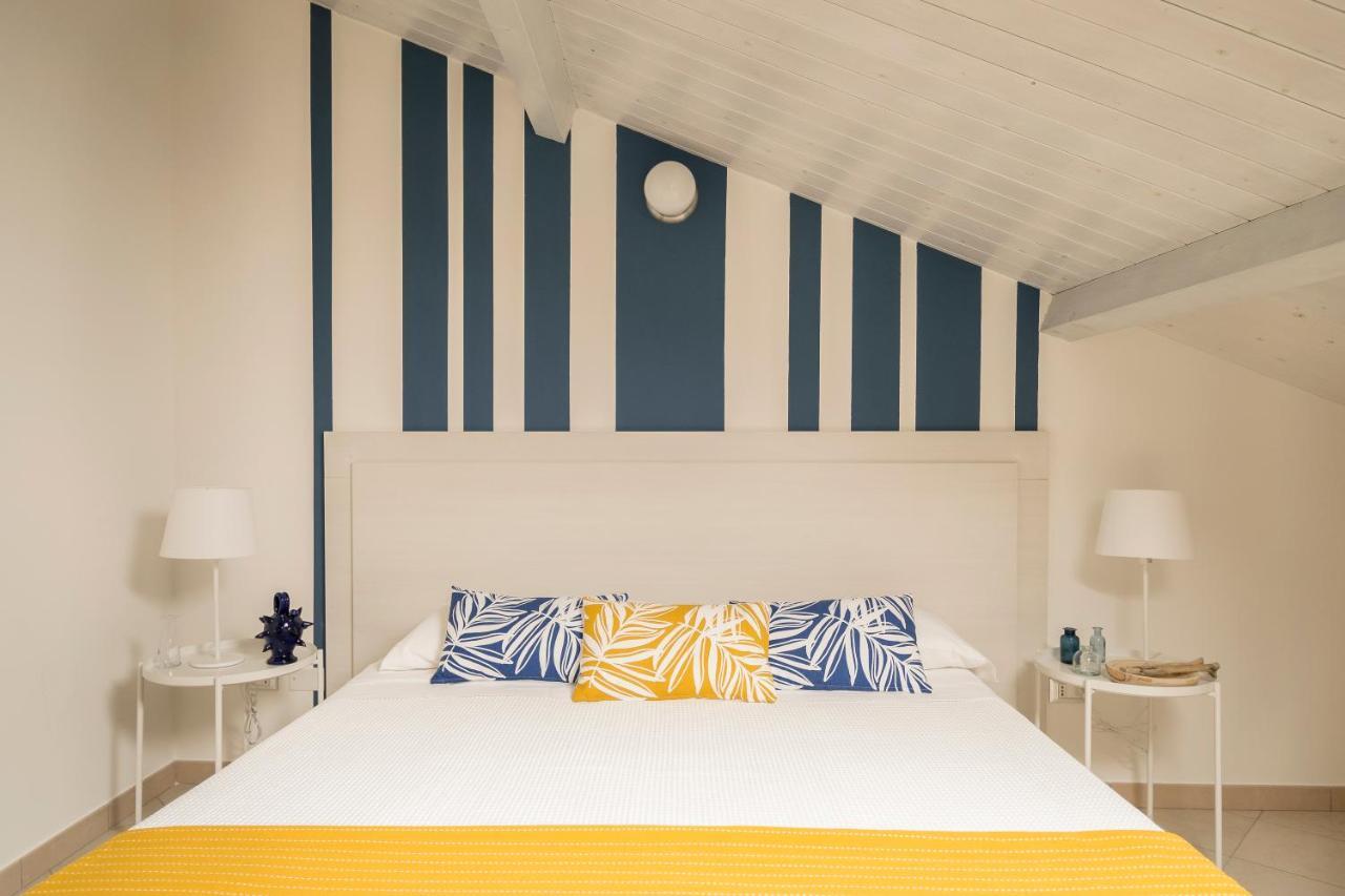 Civico 64 Bed & Breakfast In Mansarda 帕尔米 外观 照片